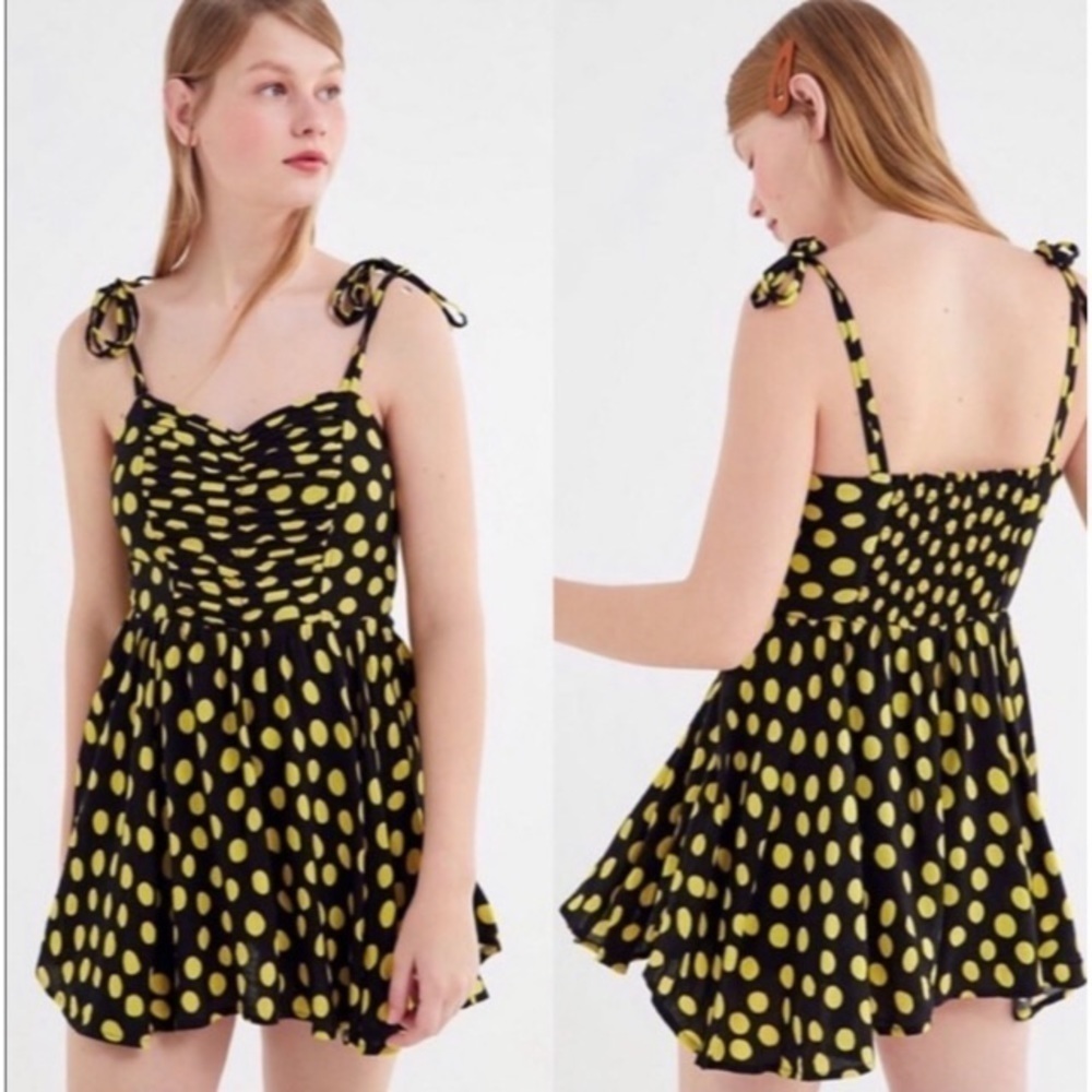 UO URBAN OUTFITTERS RONNIE RUCHED DOT ROMPER PLAYSUIT JUMPSUIT DRESS Sz S NWT.